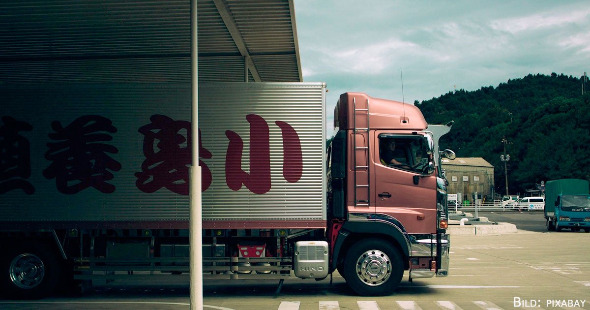 Ein chinesischer LKW auf dem Weg nach Westen.