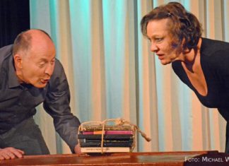 „Die Kist‘ von der Wolga“ macht das Schicksal der Wolgadeutschen „flüssig“