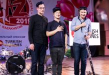 „Three Fall“: freier Fall zu Dritt