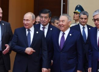 Ehrenposten für Nasarbajew