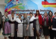 Tanz, Gesang und Theater: Aksu feiert 30 Jahre „Wiedergeburt“