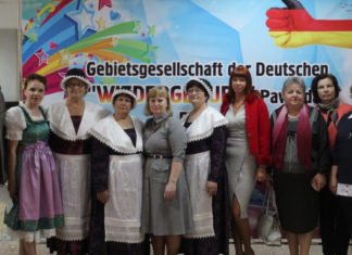 Tanz, Gesang und Theater: Aksu feiert 30 Jahre „Wiedergeburt“