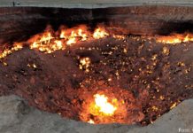 Der brennende Krater von Derweze Derweze