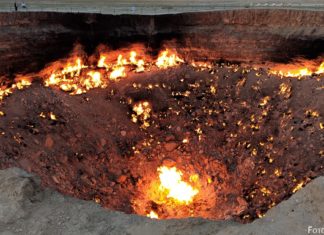 Der brennende Krater von Derweze Derweze