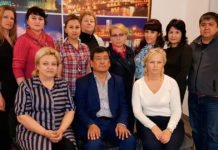 Die alltägliche Hilfe der Volksversammlung Kasachstans Teilnehmer der Schulung für Mediatoren – in der ersten Reihe von rechts: Olga Ehrlich