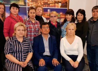 Die alltägliche Hilfe der Volksversammlung Kasachstans Teilnehmer der Schulung für Mediatoren – in der ersten Reihe von rechts: Olga Ehrlich