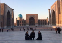 Einmal mit Tüten voller Bargeld auf der Seidenstraße shoppen gehen