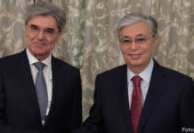 Präsident Tokajew trifft Siemens-Chef Kaeser