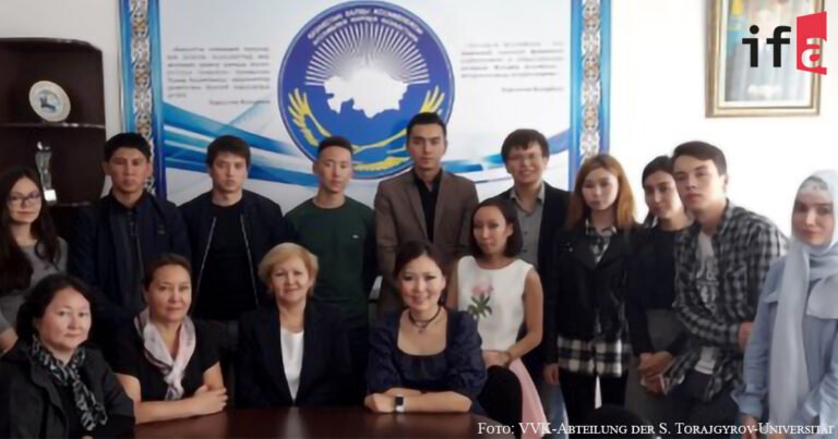 Die Volksversammlung Kasachstans an der Universität