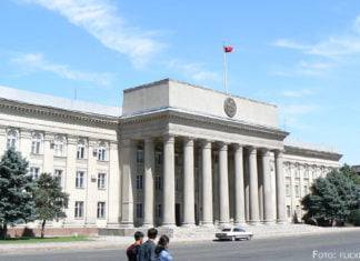 Ein Schritt vor, zwei zurück: Wie Kirgistan gegen Corona kämpft