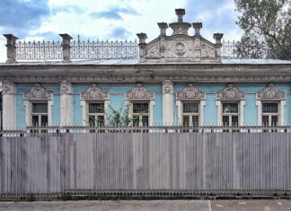 Eine Perle hinter Mauern