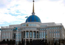 Askar Mamin bleibt Regierungschef