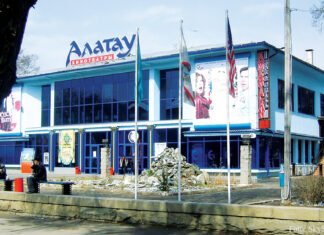 Wie der Hamburger in Almaty das Kino verdrängte