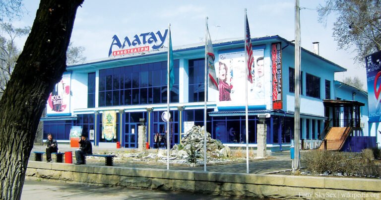 Wie der Hamburger in Almaty das Kino verdrängte