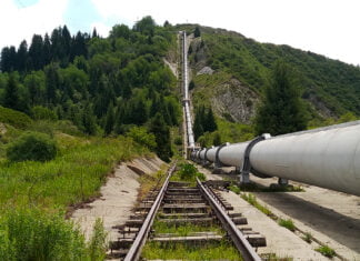 Die zwei Treppen in die Berge