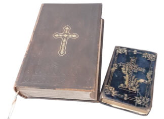 Zwei Familienreliquien – die Bibel und das Gesangbuch