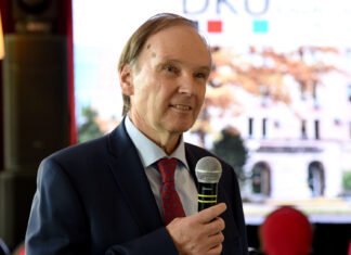 Feierlicher Präsidentenwechsel an der DKU