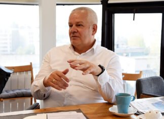 „Unser Ziel ist es, eine führende Position in unseren Branchen einzunehmen“ Igor Petrov arbeitet bereits seit 1993 für den Bosch-Konzern. Vor seiner Tätigkeit in Almaty verantwortete er in Moskau den Verkauf von Autokomponenten für die Fließbandmontage im GUS-Raum.