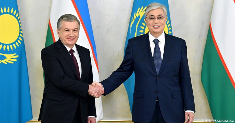 Präsident Tokajew empfängt Amtskollegen Mirziyoyev