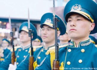 Kasachstan feiert den Vaterlandsverteidiger