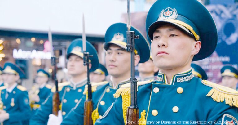 Kasachstan feiert den Vaterlandsverteidiger