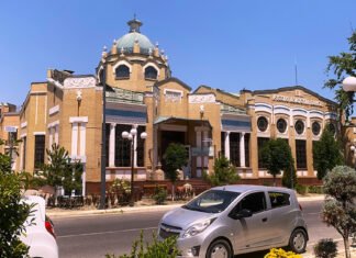 Foto der Woche: Ein Zentrum für deutsche Geschäftsleute Das klassizistische Gebäude der Russisch-Asiatischen Bank, steht nicht etwa in Moskau oder Petersburg, sondern im usbekischen Kokand. Ein Stück Europa mitten im Ferghanatal.