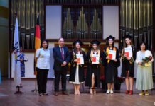 Feierliche Diplomübergabe an der DKU