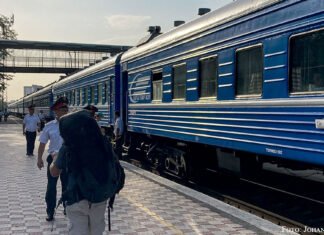 Im Panoramawagen mit dem kirgisischen Premierminister