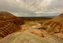 Foto der Woche: Farbenfrohe Kreideberge im Nationalpark Altyn Emel