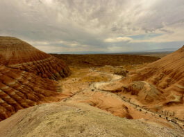 Foto der Woche: Farbenfrohe Kreideberge im Nationalpark Altyn Emel