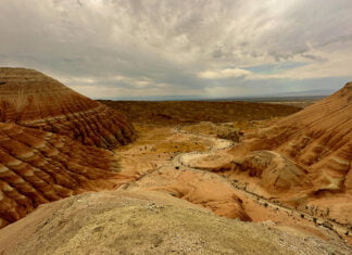 Foto der Woche: Farbenfrohe Kreideberge im Nationalpark Altyn Emel