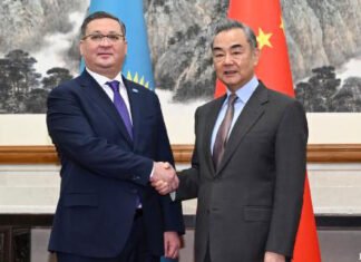 Kasachstans Außenminister zu Besuch in China