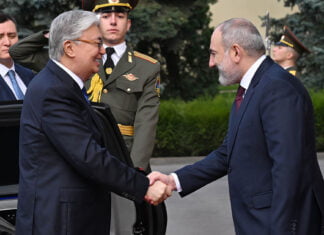 Tokajew trifft Paschinjan in Jerewan