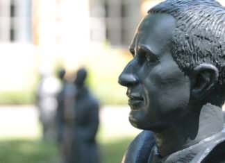 Bertold Brecht kommt auch in Kasachstan gut an