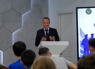 „Nehmt Euch Zeit, zuzuhören. Und zwar einem breiten Spektrum an Stimmen”