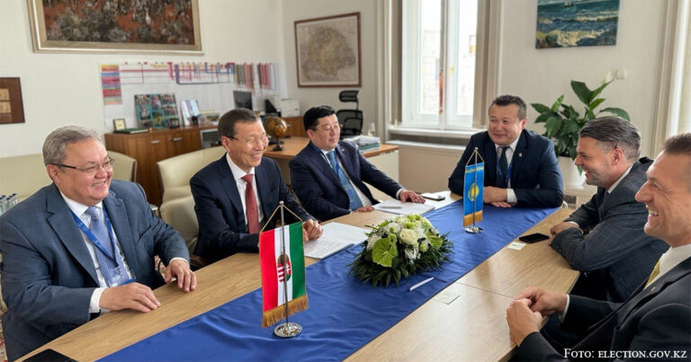 Kasachische Delegation in Ungarn: Kooperation im Wahlwesen gestärkt