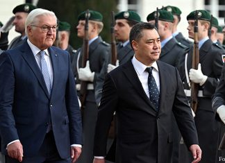 Schaparow trifft Steinmeier und Scholz in Berlin
