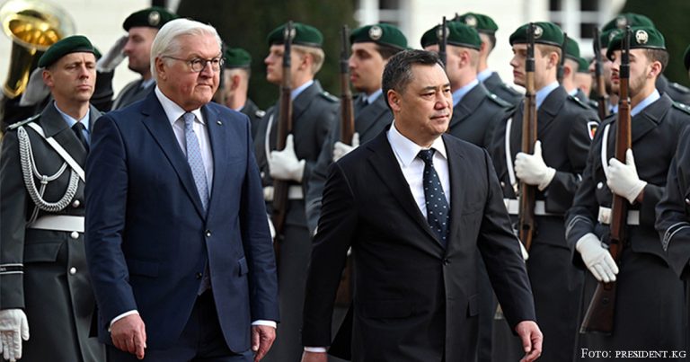 Schaparow trifft Steinmeier und Scholz in Berlin