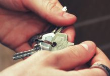 Almaty trifft Berlin: Wer gewinnt den Kampf um die Wohnung?