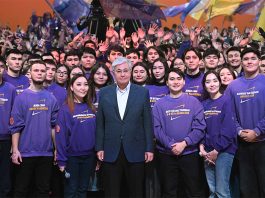 Präsident Tokajew würdigt die Jugend: „Die Zukunft liegt in euren Händen“