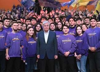Präsident Tokajew würdigt die Jugend: „Die Zukunft liegt in euren Händen“