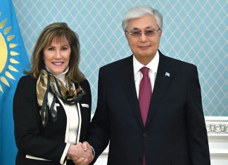Stärkung der Rechtsstaatlichkeit: Tokajew empfängt IACA-Präsidentin Harris