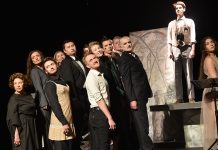 „Schlusschor“ am Deutschen Theater: über den Umgang mit der deutschen Geschichte