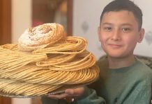 Mehr als nur Brot: Die uigurische Backtradition auf Deutsch erzählt