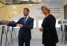 Die Bundesratspräsidentin im Kasachisch-Deutschen Zentrum