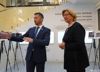 Die Bundesratspräsidentin im Kasachisch-Deutschen Zentrum