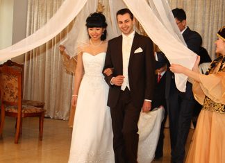 Toi, toi, toi – Hochzeit auf Kasachisch