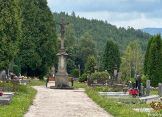 Der Friedhof in Schatzlar erzählt die Geschichte der Stadt