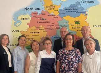 Ein wichtiger Schritt: Das 18. Gymnasium übergibt Sprachdiplome an 33 Absolventinnen und Absolventen