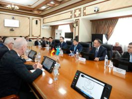 Gespräche über gemeinsame Projekte in Mangystau